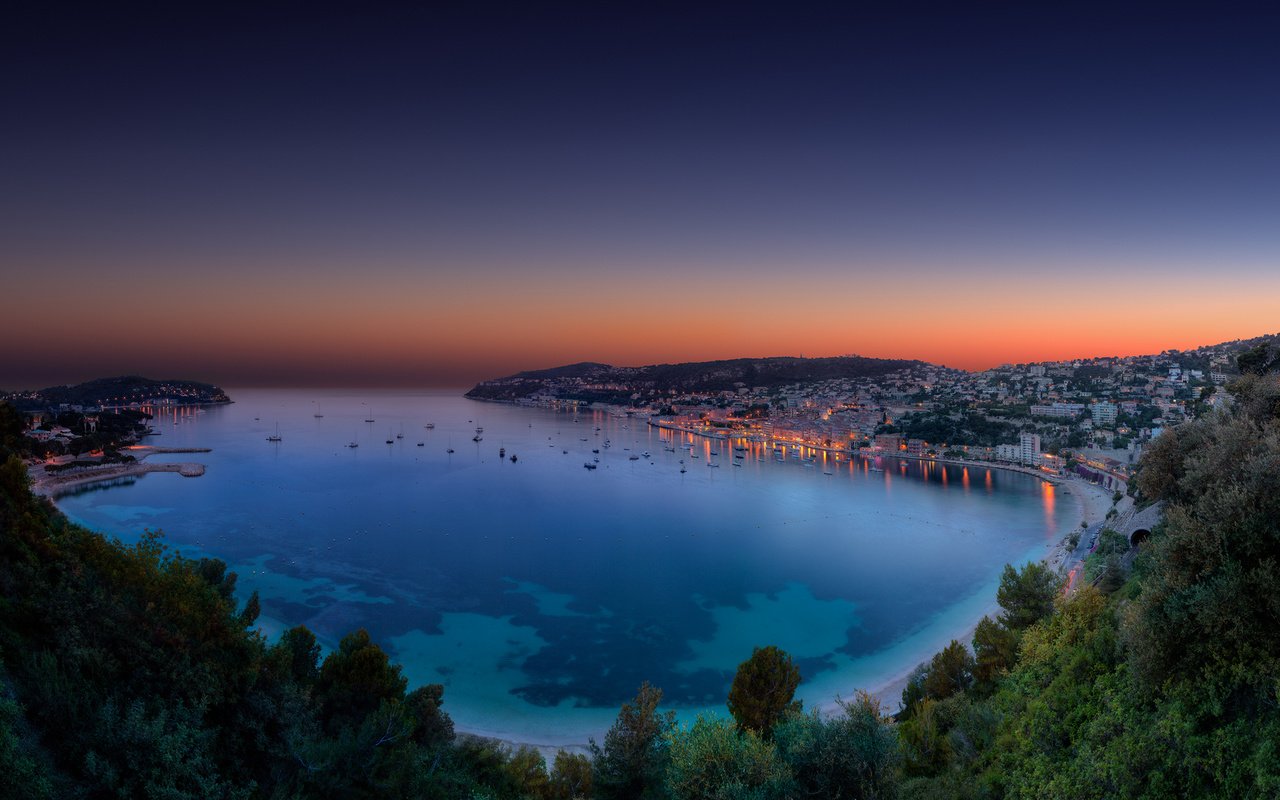 Обои яхты, панорама, город, красивый залив на закате, синяя вода, yachts, panorama, the city, the beautiful bay at sunset, blue water разрешение 1920x1080 Загрузить