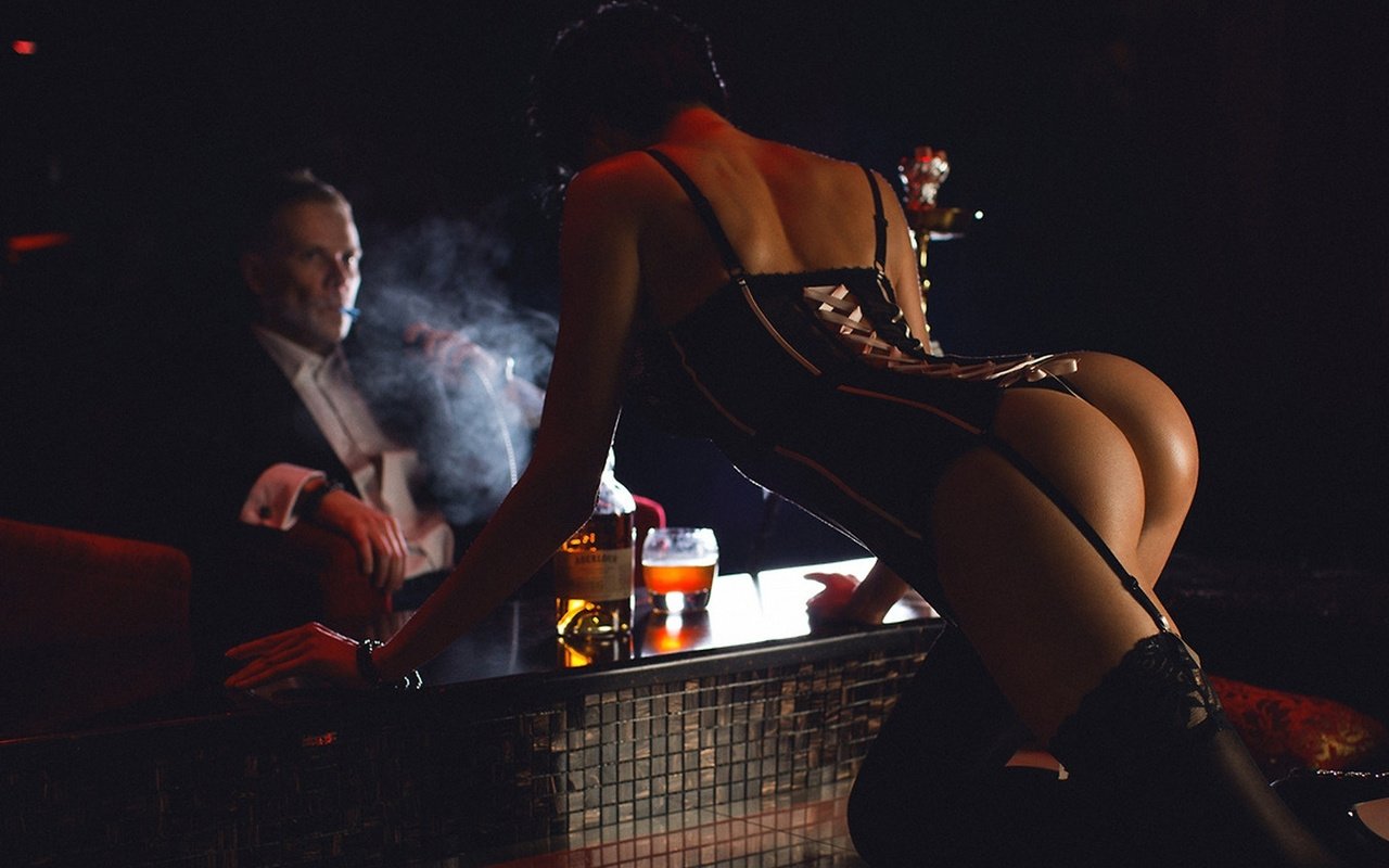 Обои сексуальная стриптизерша у барной стойки, шикарная попка, sexy stripper at the bar, gorgeous ass разрешение 1920x1080 Загрузить