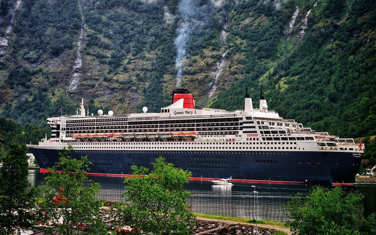 Обои горы, queen mary 2., лес, корабль, лайнер, 2, пролив, пассажирский, ручьи, куин мэри, queen mary, mountains, forest, ship, liner, strait, passenger, streams разрешение 2000x1189 Загрузить