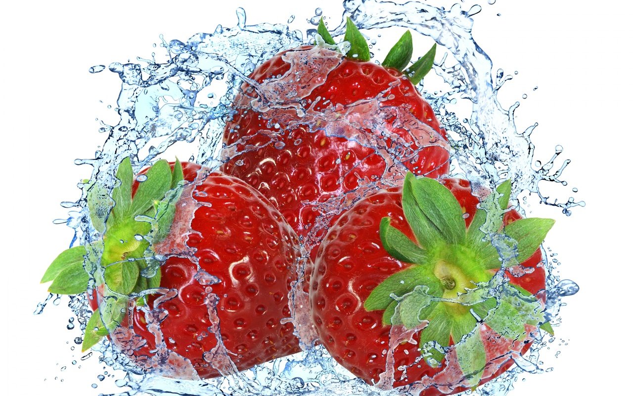 Обои вода, капли, клубника, брызги, ягоды, всплеск, парное, water, drops, strawberry, squirt, berries, splash, fresh разрешение 2880x1800 Загрузить