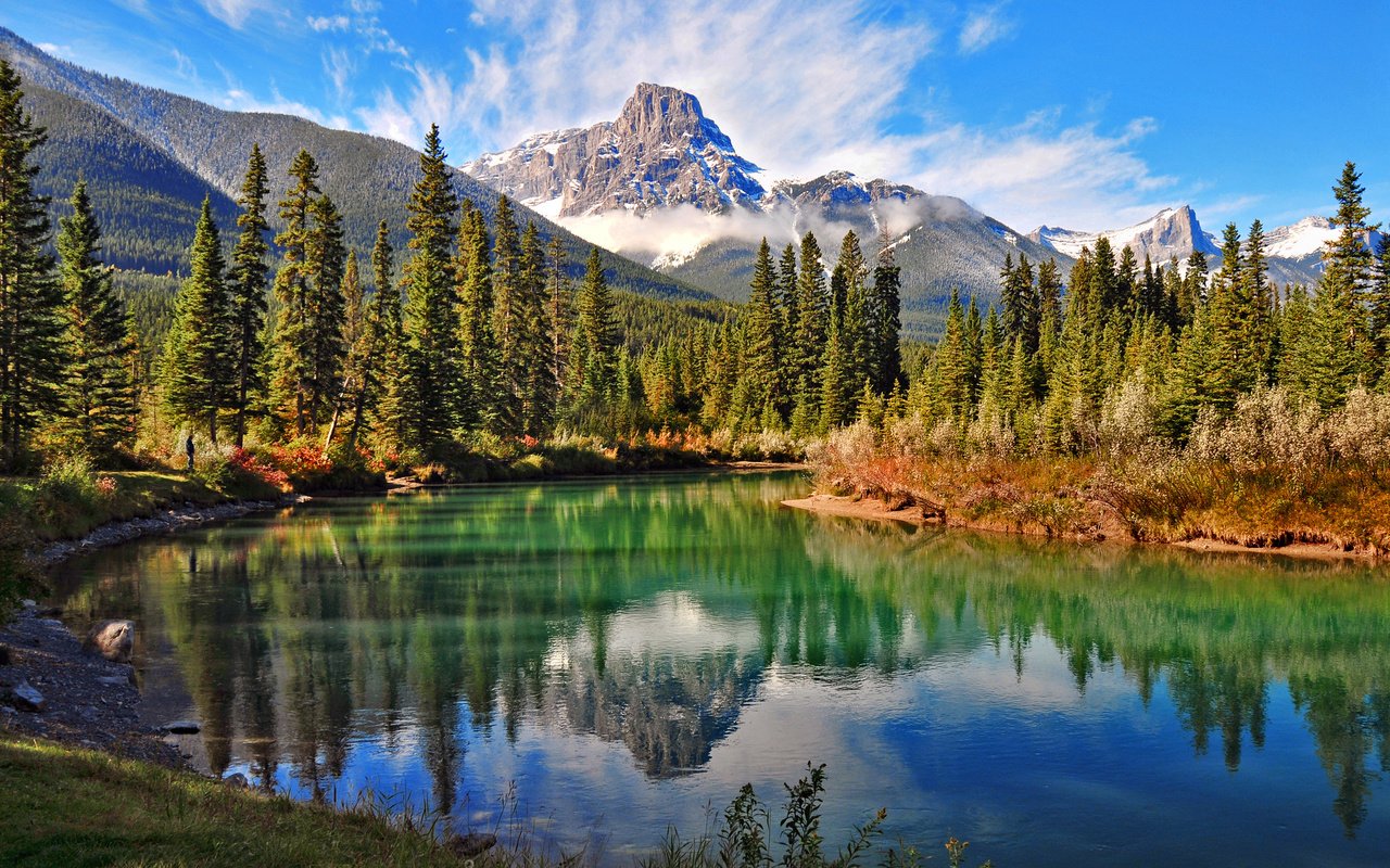 Обои небо, трава, деревья, река, горы, природа, лес, канада, the sky, grass, trees, river, mountains, nature, forest, canada разрешение 2048x1463 Загрузить