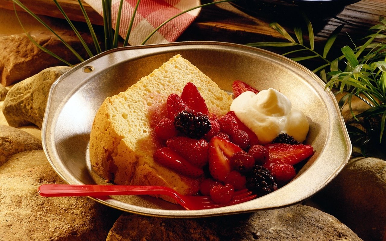 Обои хлеб, ягоды, сливки, десерт, bread, berries, cream, dessert разрешение 1920x1200 Загрузить