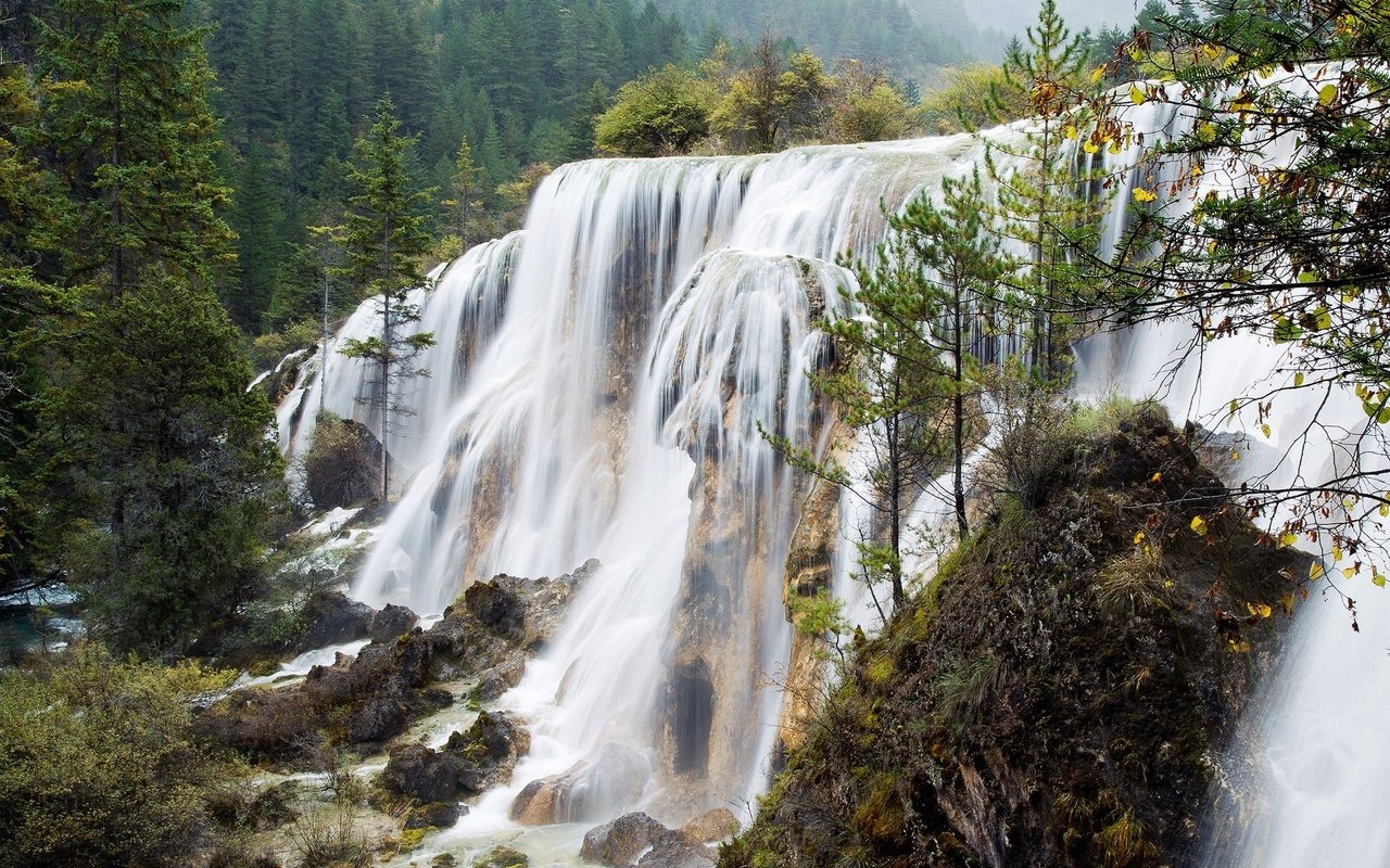 Обои деревья, лес, водопад, китай, trees, forest, waterfall, china разрешение 1920x1260 Загрузить