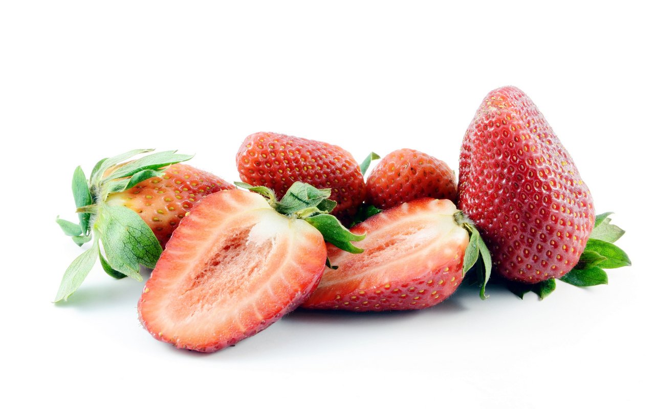 Обои клубника, ягоды, дольки, strawberry, berries, slices разрешение 2048x1356 Загрузить