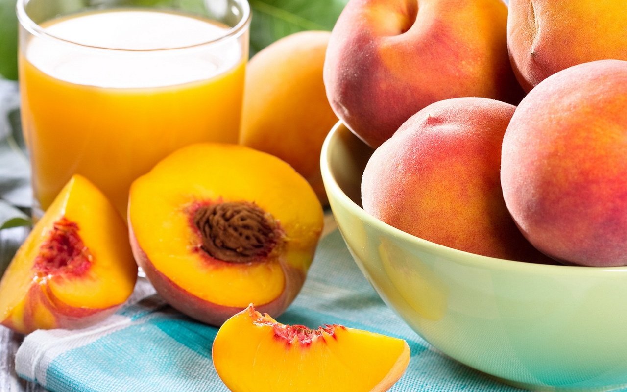Обои фрукты, персики, стакан, персик, сок, персиковый сок, fruit, peaches, glass, peach, juice, peach juice разрешение 1920x1369 Загрузить