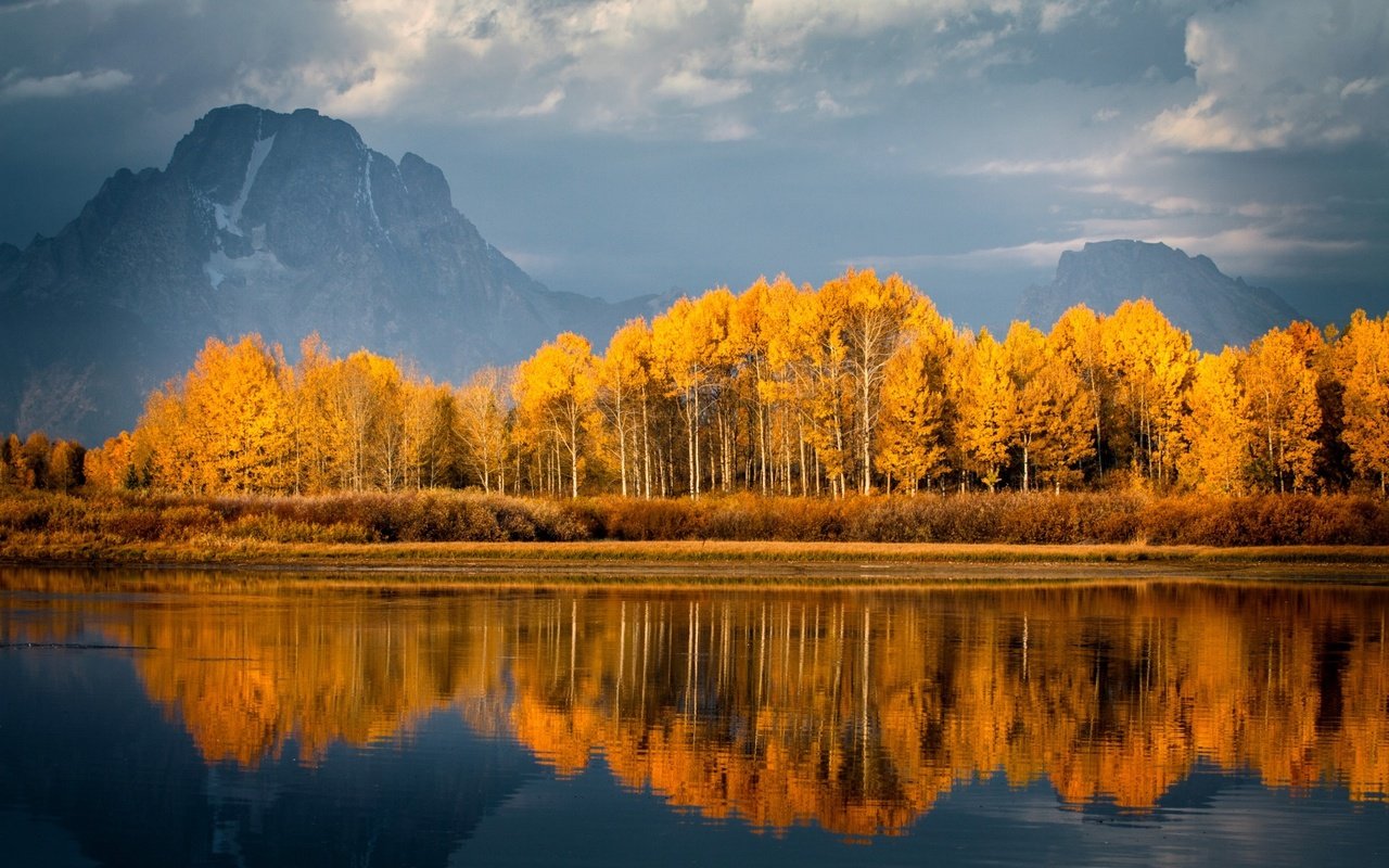 Обои деревья, озеро, горы, природа, отражение, осень, trees, lake, mountains, nature, reflection, autumn разрешение 2048x1365 Загрузить