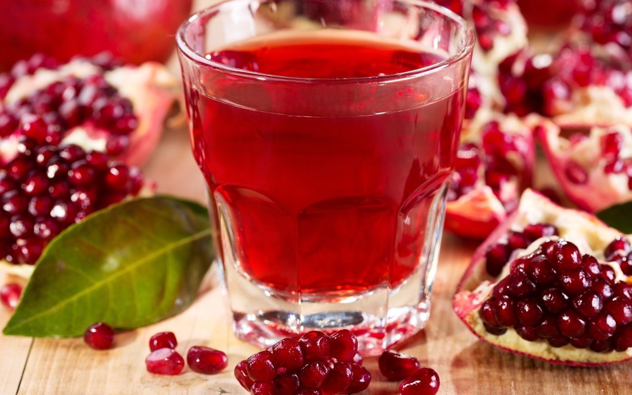 Обои фрукты, зерна, гранат, сок, гранатовый сок, fruit, grain, garnet, juice, pomegranate juice разрешение 4700x3422 Загрузить