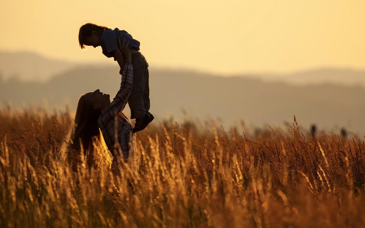 Обои поле, лето, радость, ребенок, мама, field, summer, joy, child, mom разрешение 2048x1365 Загрузить