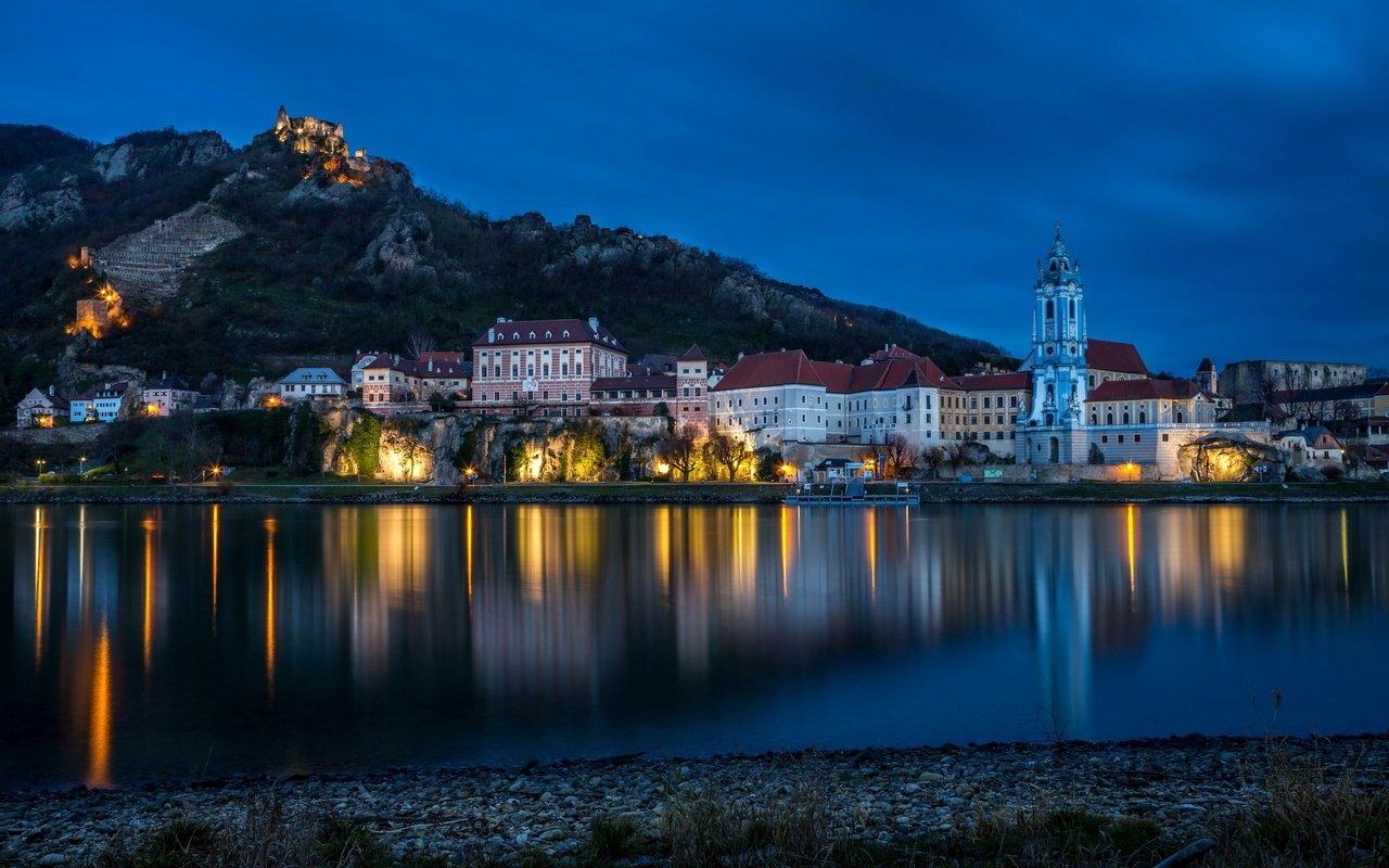 Обои ночь, огни, город, австрия, дюрнштайн, night, lights, the city, austria, dürnstein разрешение 2880x1800 Загрузить