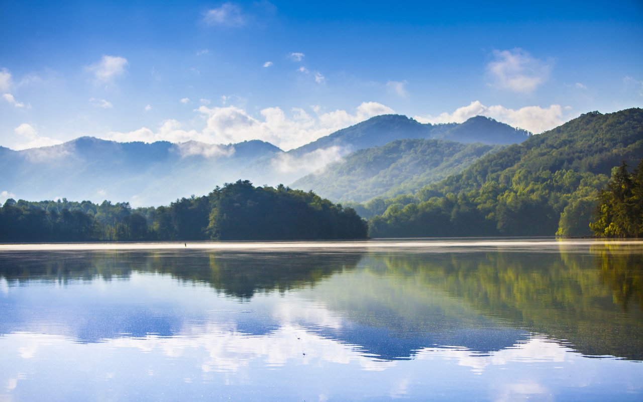 Обои озеро, горы, лес, отражение, утро, lake, mountains, forest, reflection, morning разрешение 1920x1200 Загрузить