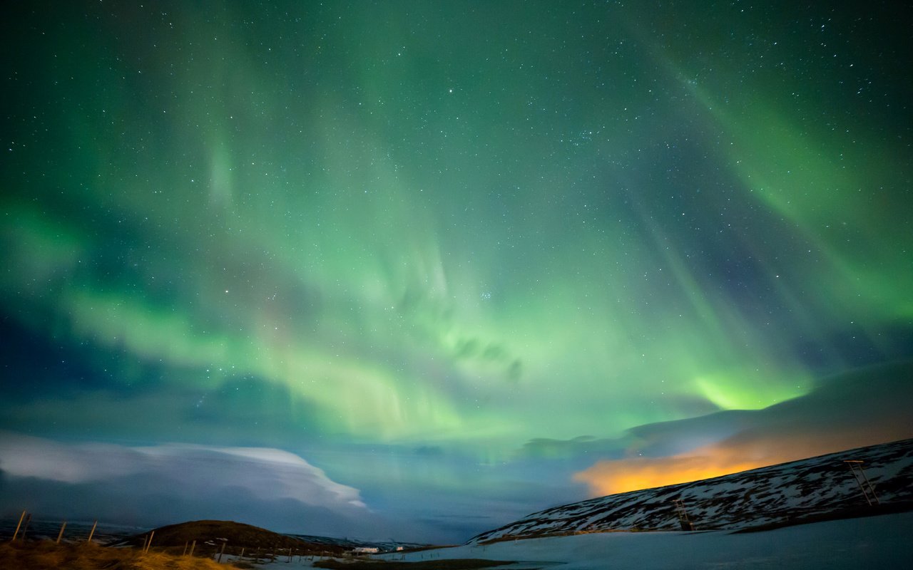 Обои свет, горы, северное сияние, скандинавия, ночное небо, light, mountains, northern lights, scandinavia, the night sky разрешение 2048x1311 Загрузить