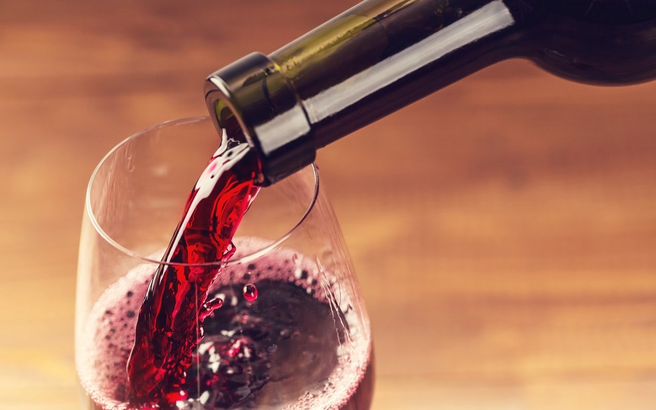 Обои напиток, бокал, вино, бутылка, красное, красное вино, drink, glass, wine, bottle, red, red wine разрешение 2880x1920 Загрузить