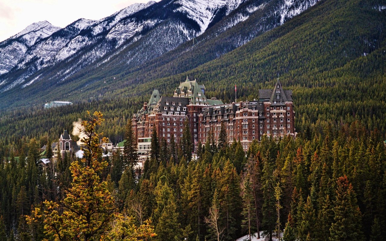 Обои канада, отель, национальный парк банф, the fairmont at banff springs, canada, the hotel, banff national park разрешение 2880x1913 Загрузить