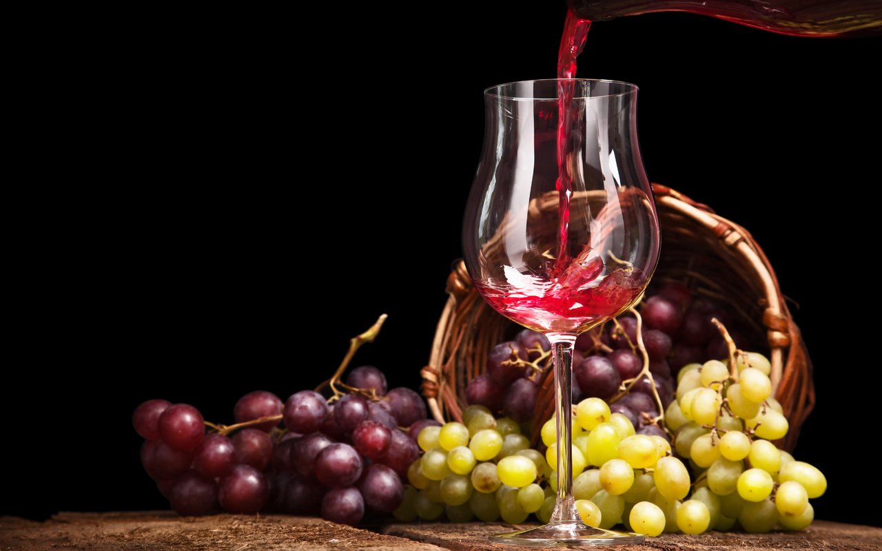 Обои виноград, бокал, корзина, вино, grapes, glass, basket, wine разрешение 5363x3575 Загрузить