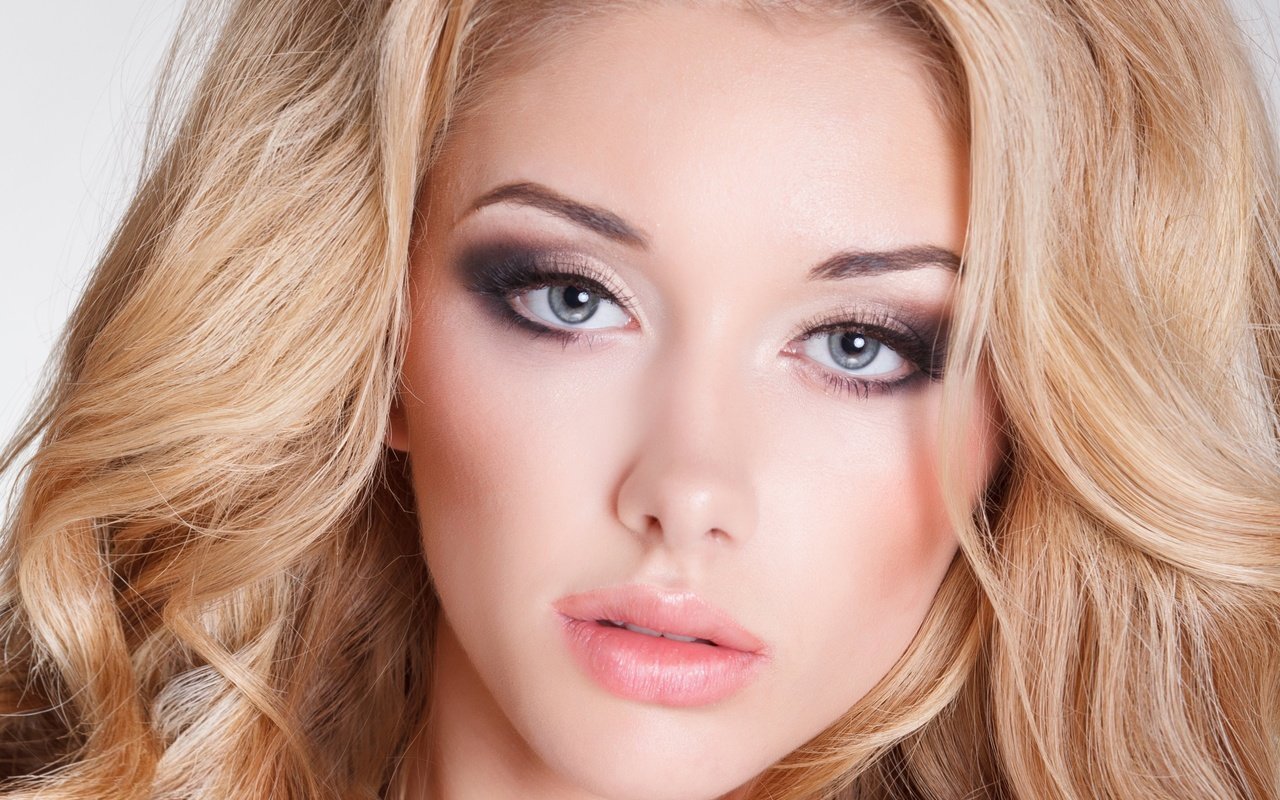 Makeup for blonde eyelashes