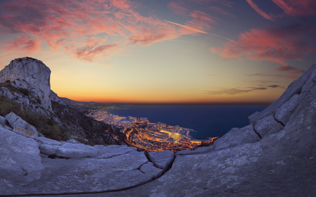 Обои огни, закат, пейзаж, море, панорама, город, монако, lights, sunset, landscape, sea, panorama, the city, monaco разрешение 2880x1800 Загрузить