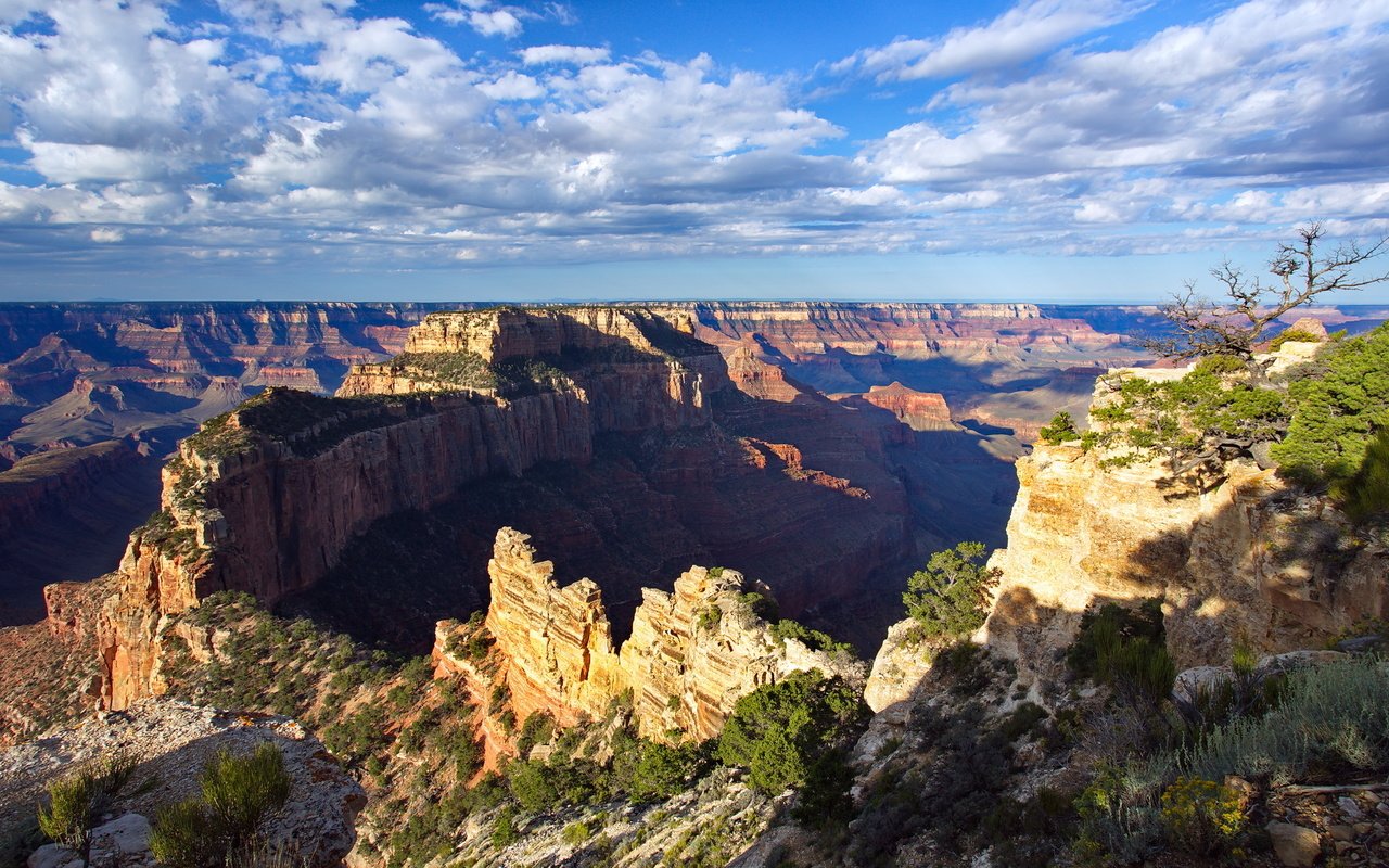 Обои небо, облака, горы, каньон, the sky, clouds, mountains, canyon разрешение 2048x1152 Загрузить