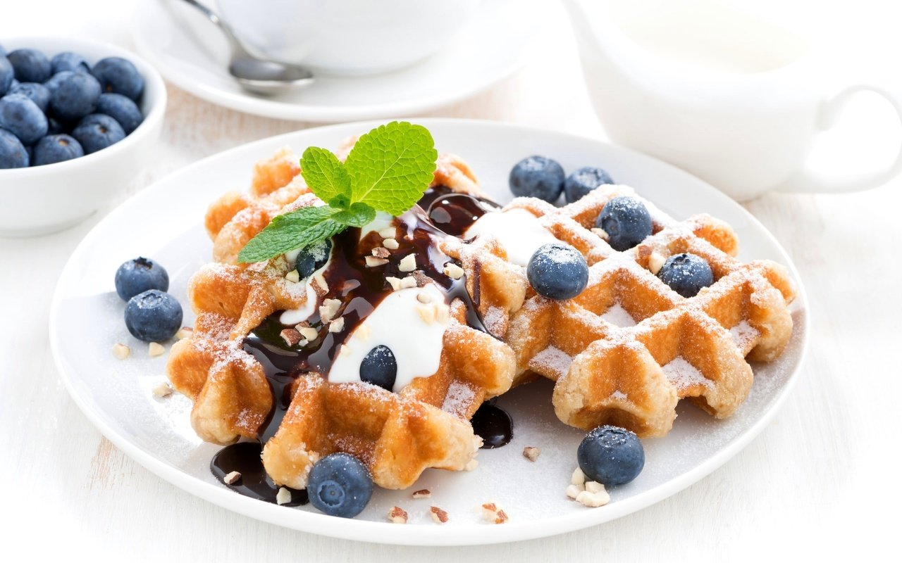 Обои шоколад, вафли, голубика, chocolate, waffles, blueberries разрешение 2048x1367 Загрузить