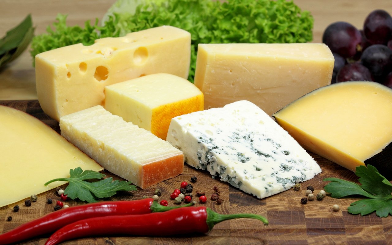 Обои зелень, сыр, перец, специи, брынза, специя, greens, cheese, pepper, spices, spice разрешение 2400x1600 Загрузить