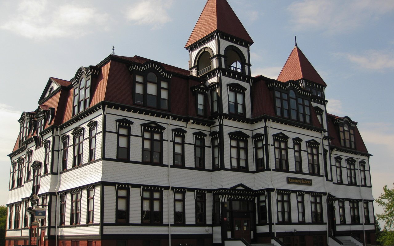 Обои здание, здания, канада, луненберг, the building, building, canada, lunenburg разрешение 3648x2736 Загрузить