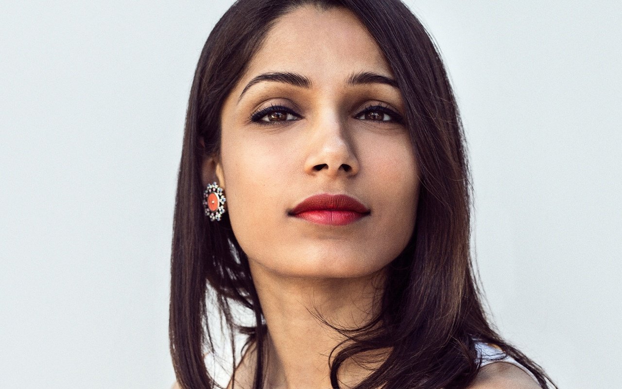 Обои девушка, взгляд, лицо, актриса, фрида пинто, girl, look, face, actress, freida pinto разрешение 2341x1423 Загрузить