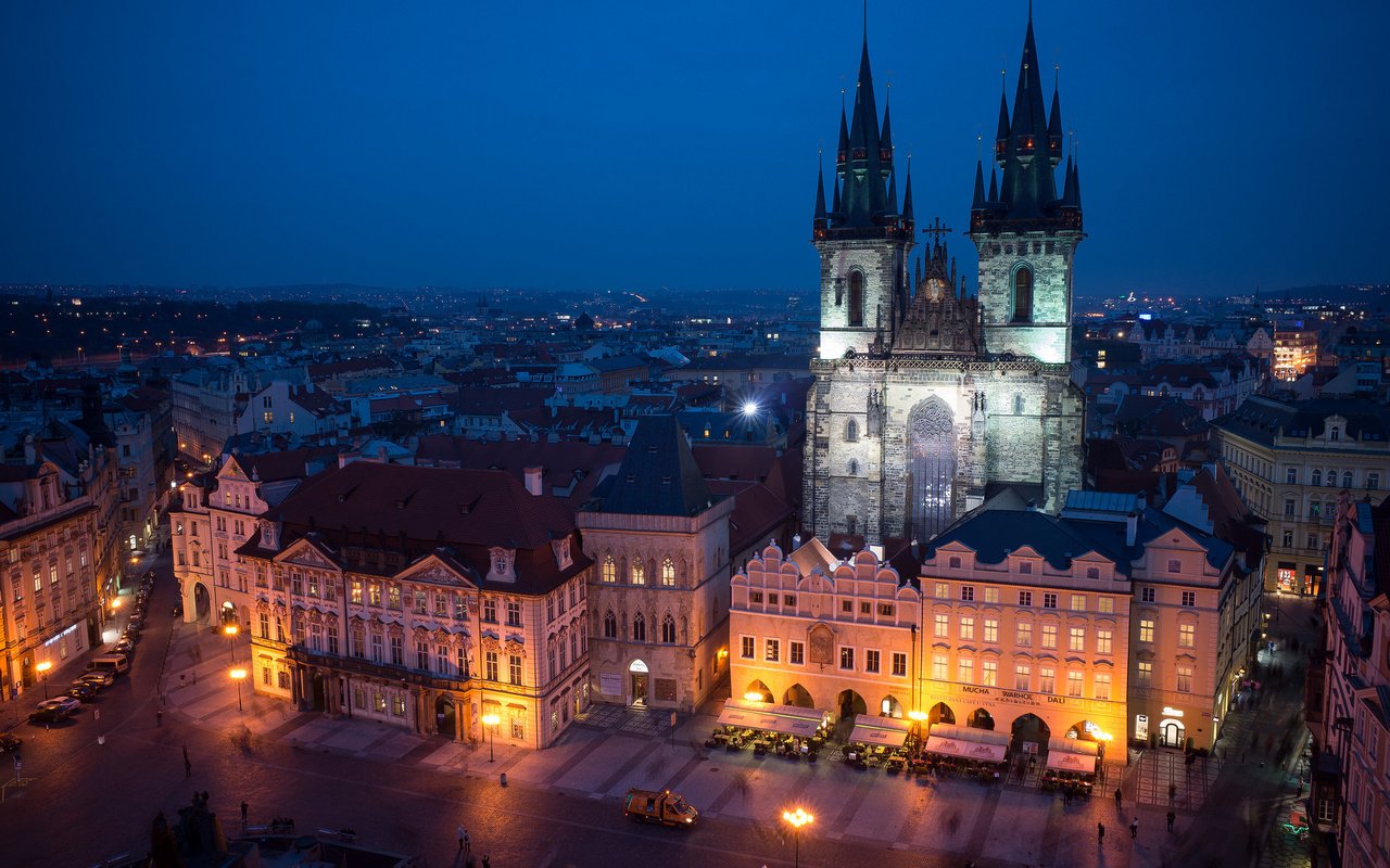 Обои небо, чехия, ночь, praha, česká republika, город, чешская, архитектура, чешка, республика, здания, старе-место, синее, staroměstské náměstí, освещение, староместская площадь, прага, týnský chrám, тынский храм, tyn church, the sky, czech republic, night, the city, czech, architecture, republic, building, staré město, blue, lighting, old town square, prague разрешение 2048x1357 Загрузить