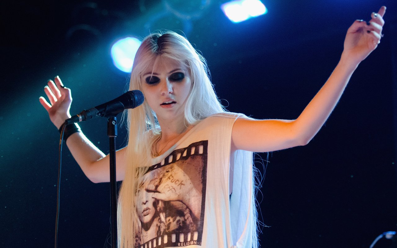 Обои девушка, наскальные, тейлор момсен, the pretty reckless, girl, rock, taylor momsen разрешение 3000x1987 Загрузить