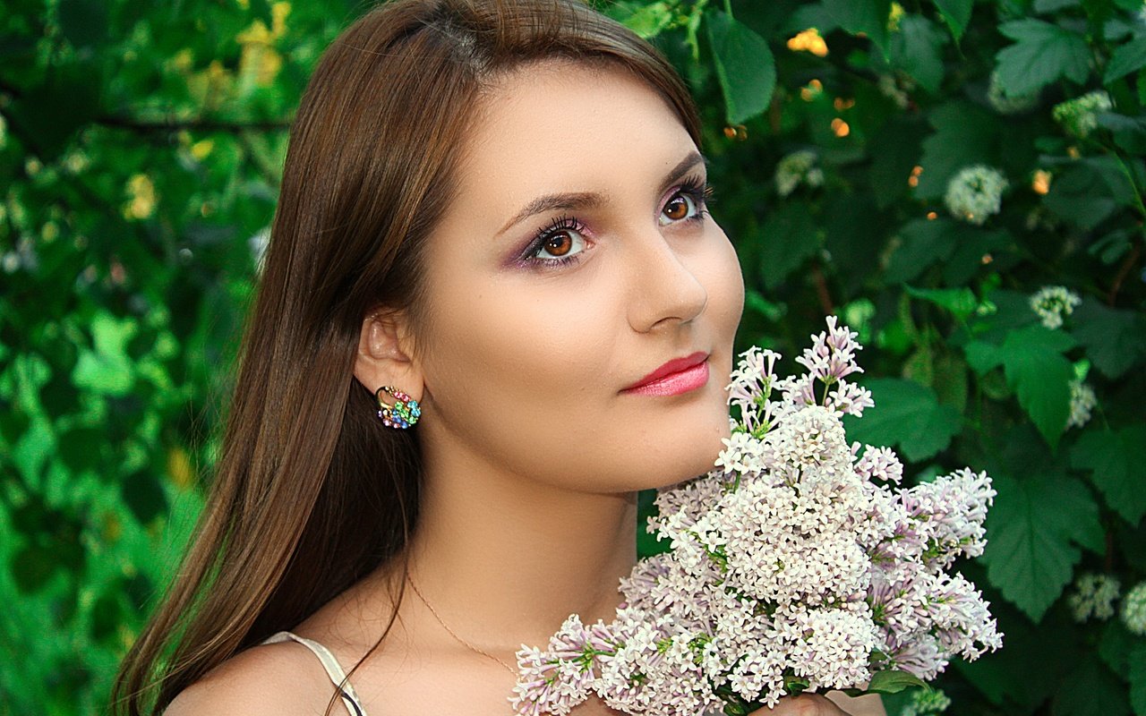 Обои цветы, девушка, весна, лицо, сирень, портет, oliana, flowers, girl, spring, face, lilac, portet разрешение 2880x1920 Загрузить