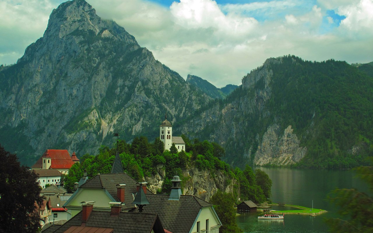 Обои деревья, озеро, горы, скалы, австрия, дома, часовня, traunkirchen, trees, lake, mountains, rocks, austria, home, chapel разрешение 3000x2120 Загрузить