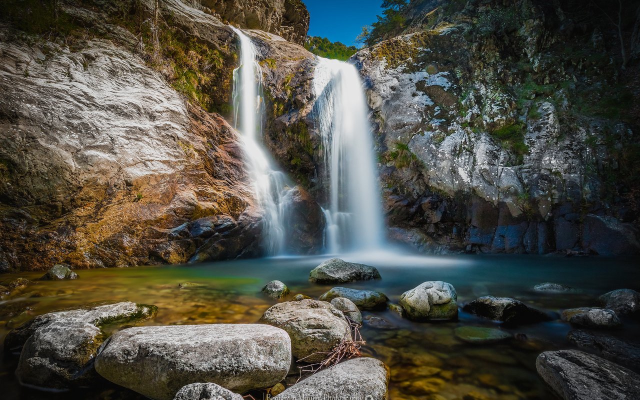 Обои скала, водопад, франция, каскад-дез-англе, лангедок-руссильон, rock, waterfall, france, cascade des anglais, languedoc-roussillon разрешение 2048x1365 Загрузить