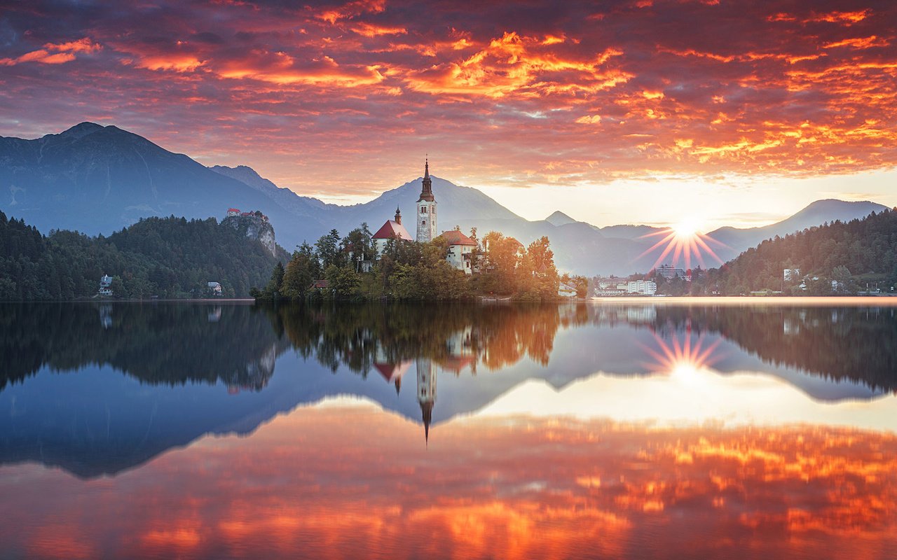 Обои озеро, горы, природа, пейзаж, часовня, лейка, блед, lake, mountains, nature, landscape, chapel, bled разрешение 1920x1200 Загрузить