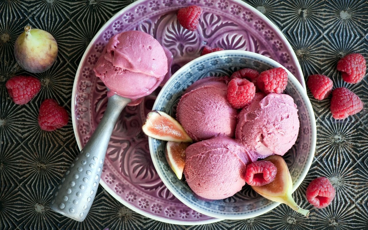 Обои малина, мороженое, фрукты, ягоды, сладкое, десерт, инжир, raspberry, ice cream, fruit, berries, sweet, dessert, figs разрешение 2000x1307 Загрузить