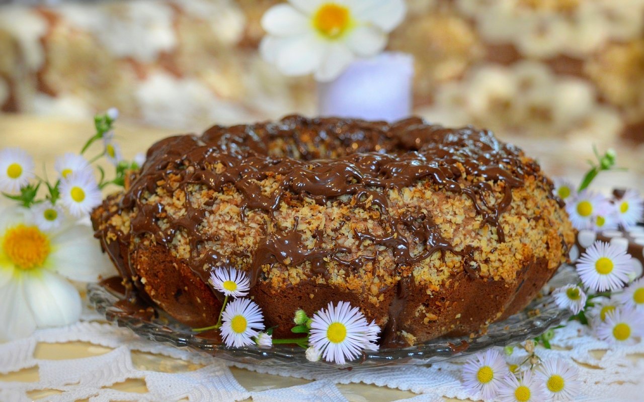 Обои цветы, ромашки, сладкое, выпечка, торт, пирог, кулич,  цветы, flowers, chamomile, sweet, cakes, cake, pie разрешение 3000x1863 Загрузить