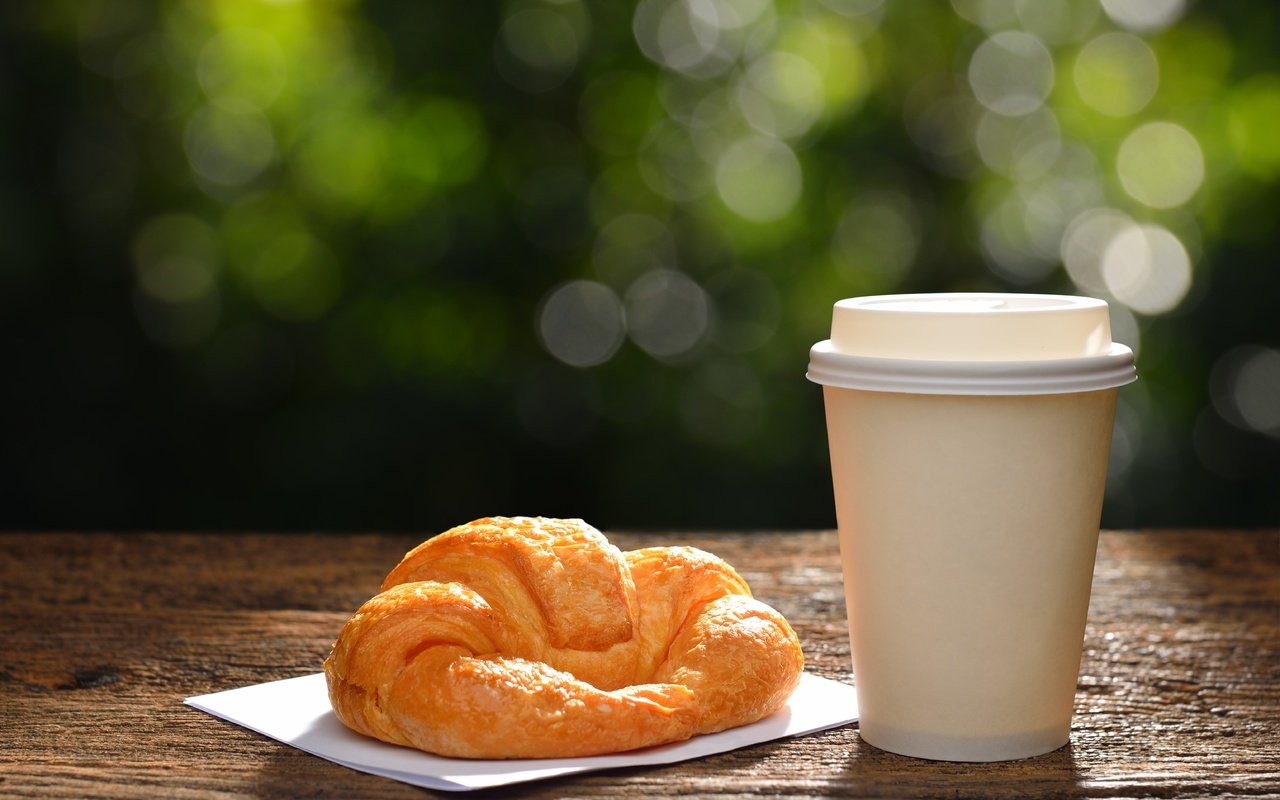 Обои утро, кофе, чашка, завтрак, круассан, горячая, доброе утро, coffee cup, morning, coffee, cup, breakfast, croissant, hot, good morning разрешение 6130x4100 Загрузить