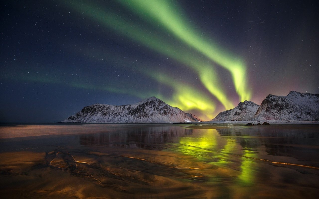 Обои ночь, горы, отражение, северное сияние, норвегия, night, mountains, reflection, northern lights, norway разрешение 2000x1333 Загрузить