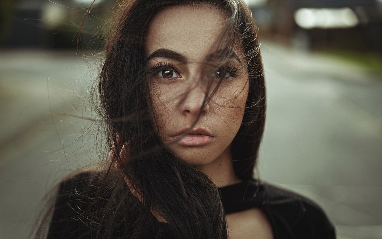 Обои девушка, портрет, модель, волосы, губы, лицо, ветер, girl, portrait, model, hair, lips, face, the wind разрешение 1920x1280 Загрузить