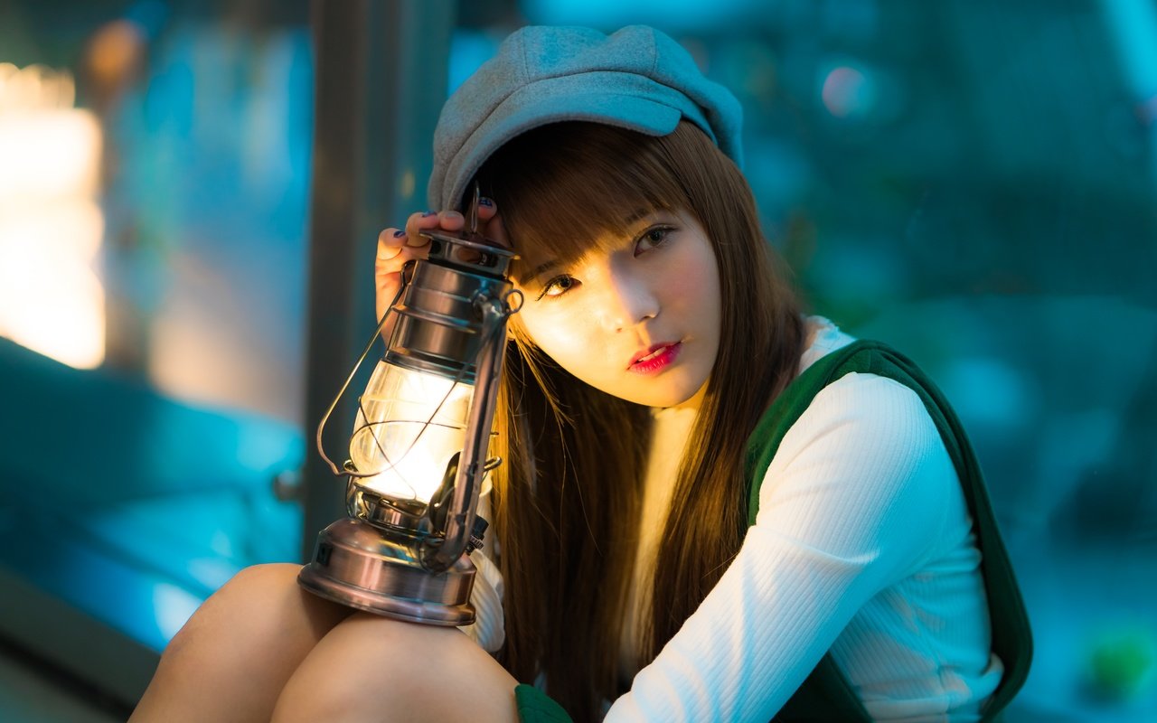 Обои свет, девушка, взгляд, лампа, волосы, азиатка, кепка, light, girl, look, lamp, hair, asian, cap разрешение 7952x5304 Загрузить