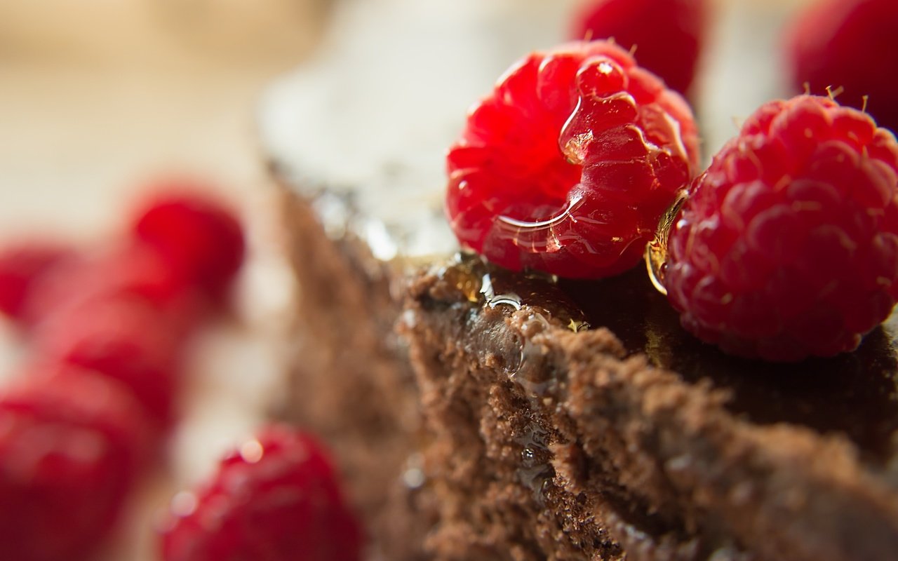 Обои малина, ягоды, сладкое, торт, десерт, raspberry, berries, sweet, cake, dessert разрешение 2048x1365 Загрузить