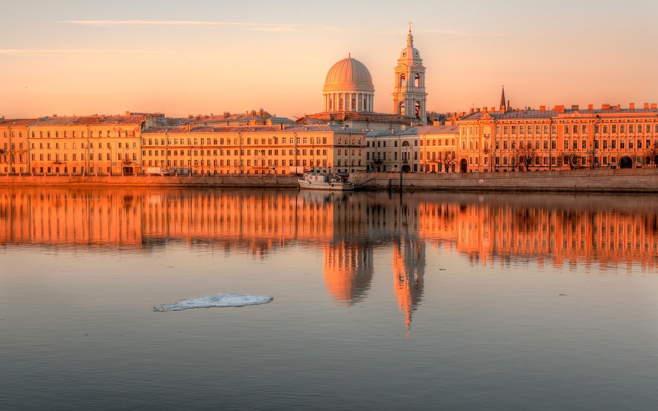 Обои река, отражение, город, россия, здания, санкт-петербург, льдина, river, reflection, the city, russia, building, saint petersburg, floe разрешение 1920x1356 Загрузить