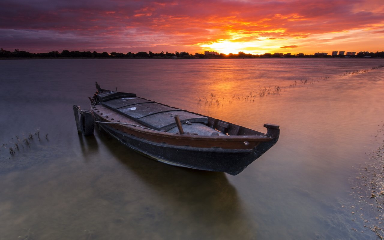 Обои озеро, закат, горизонт, лодка, lake, sunset, horizon, boat разрешение 2560x1707 Загрузить