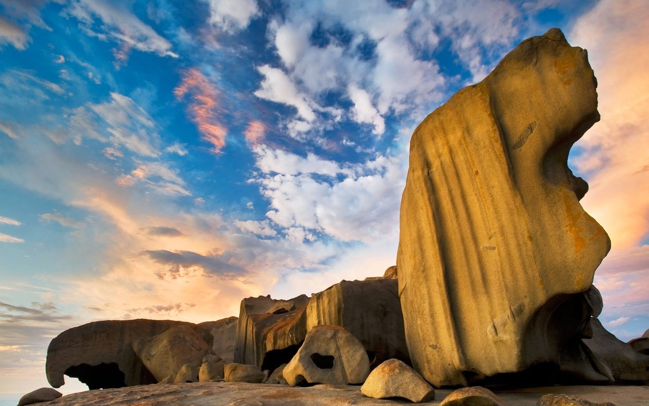 Обои небо, облака, скалы, австралия, остров кенгуру, remarkable rocks, the sky, clouds, rocks, australia, kangaroo island разрешение 1920x1080 Загрузить