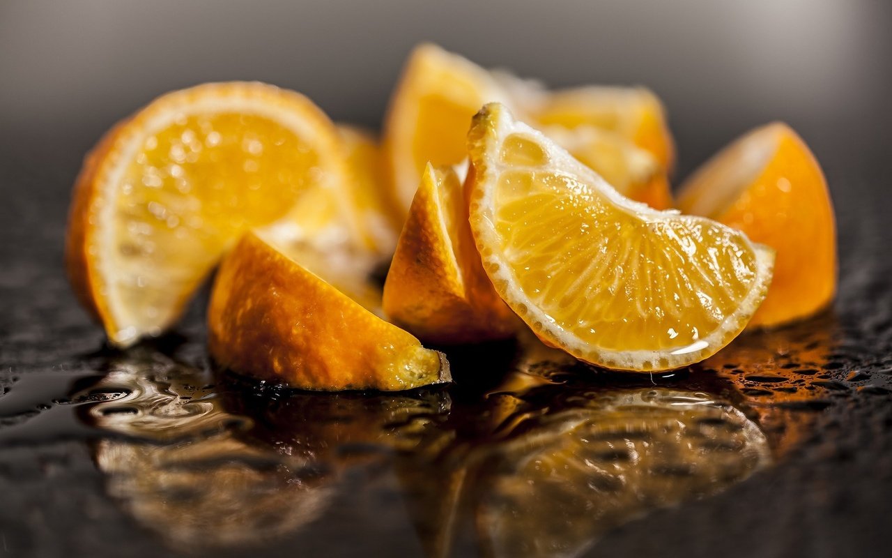 Обои вода, макро, отражение, фрукты, апельсин, дольки, цитрусы, water, macro, reflection, fruit, orange, slices, citrus разрешение 1920x1200 Загрузить