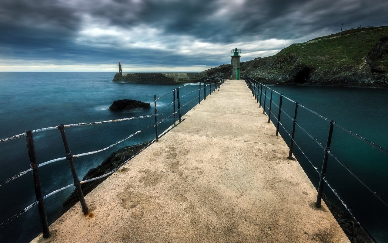 Обои берег, тучи, море, маяк, мост, shore, clouds, sea, lighthouse, bridge разрешение 2048x1219 Загрузить