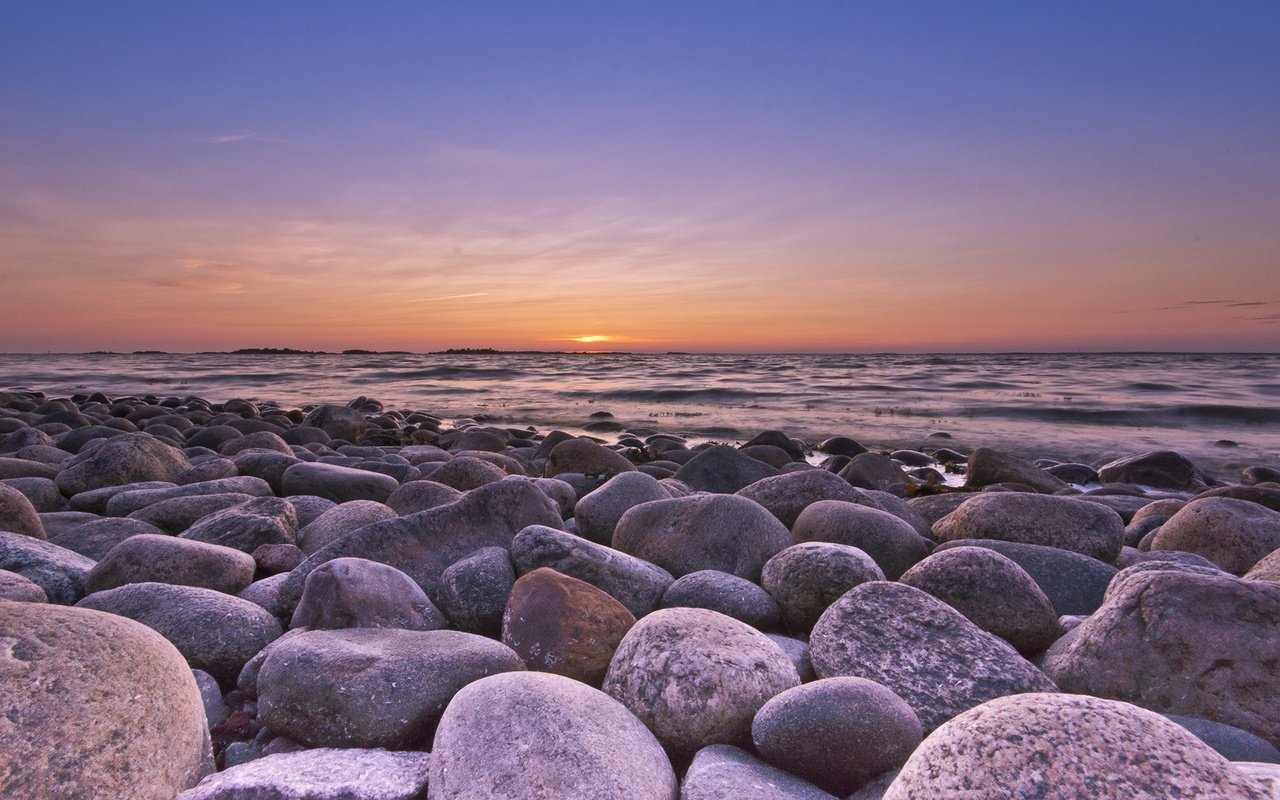 Обои небо, камни, закат, море, побережье, финляндия, the sky, stones, sunset, sea, coast, finland разрешение 2048x1152 Загрузить