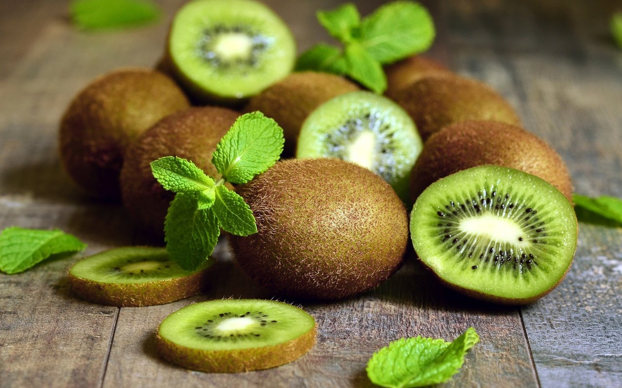 Обои мята, фрукты, дольки, киви, mint, fruit, slices, kiwi разрешение 2560x1599 Загрузить