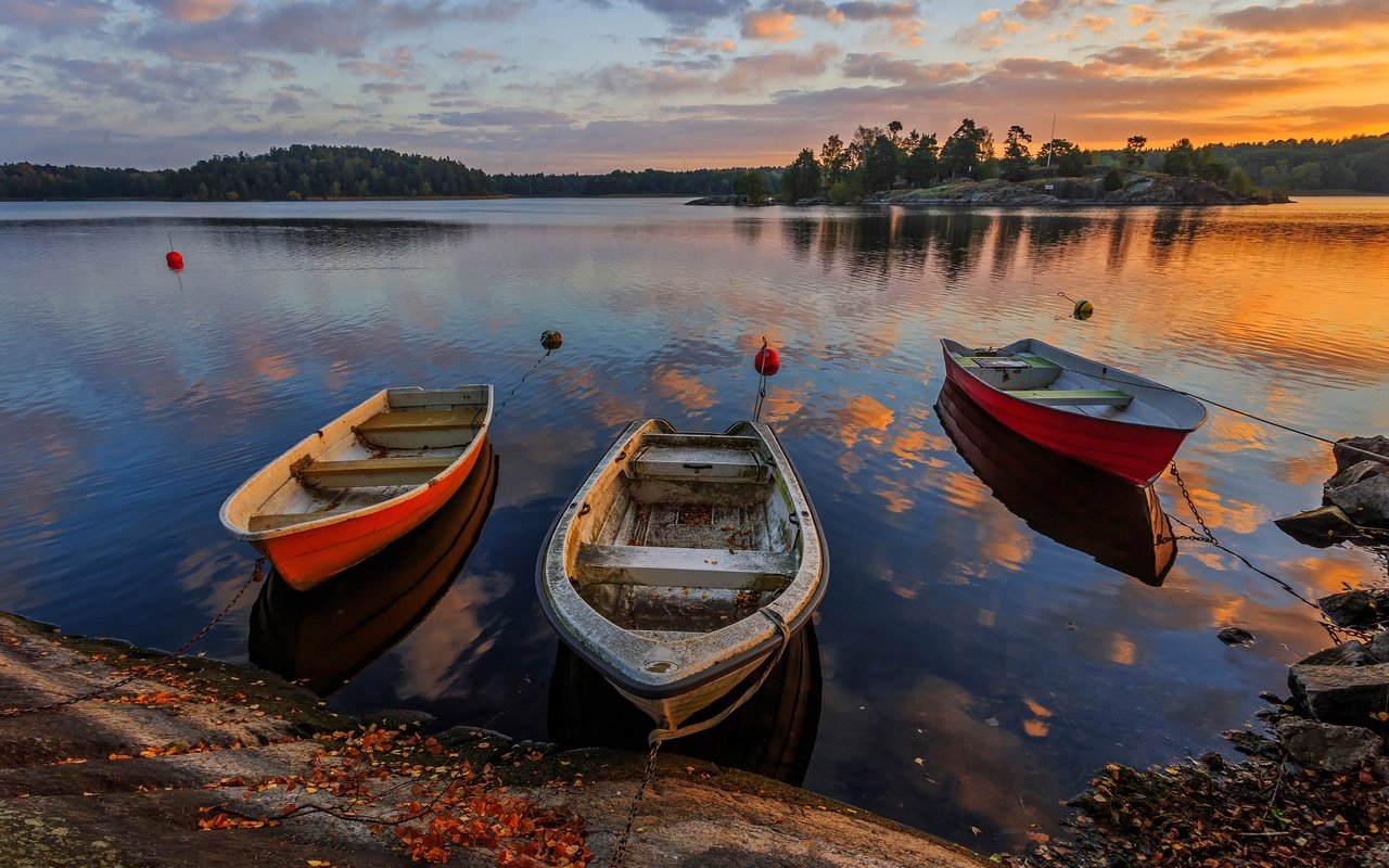 Обои вечер, река, берег, лес, закат, лодки, швеция, the evening, river, shore, forest, sunset, boats, sweden разрешение 3000x2000 Загрузить