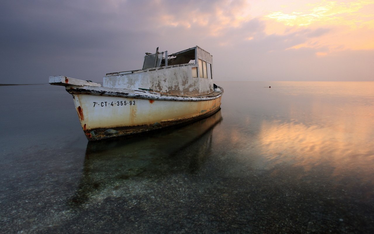 Обои вода, вечер, озеро, пейзаж, лодка, water, the evening, lake, landscape, boat разрешение 1920x1200 Загрузить