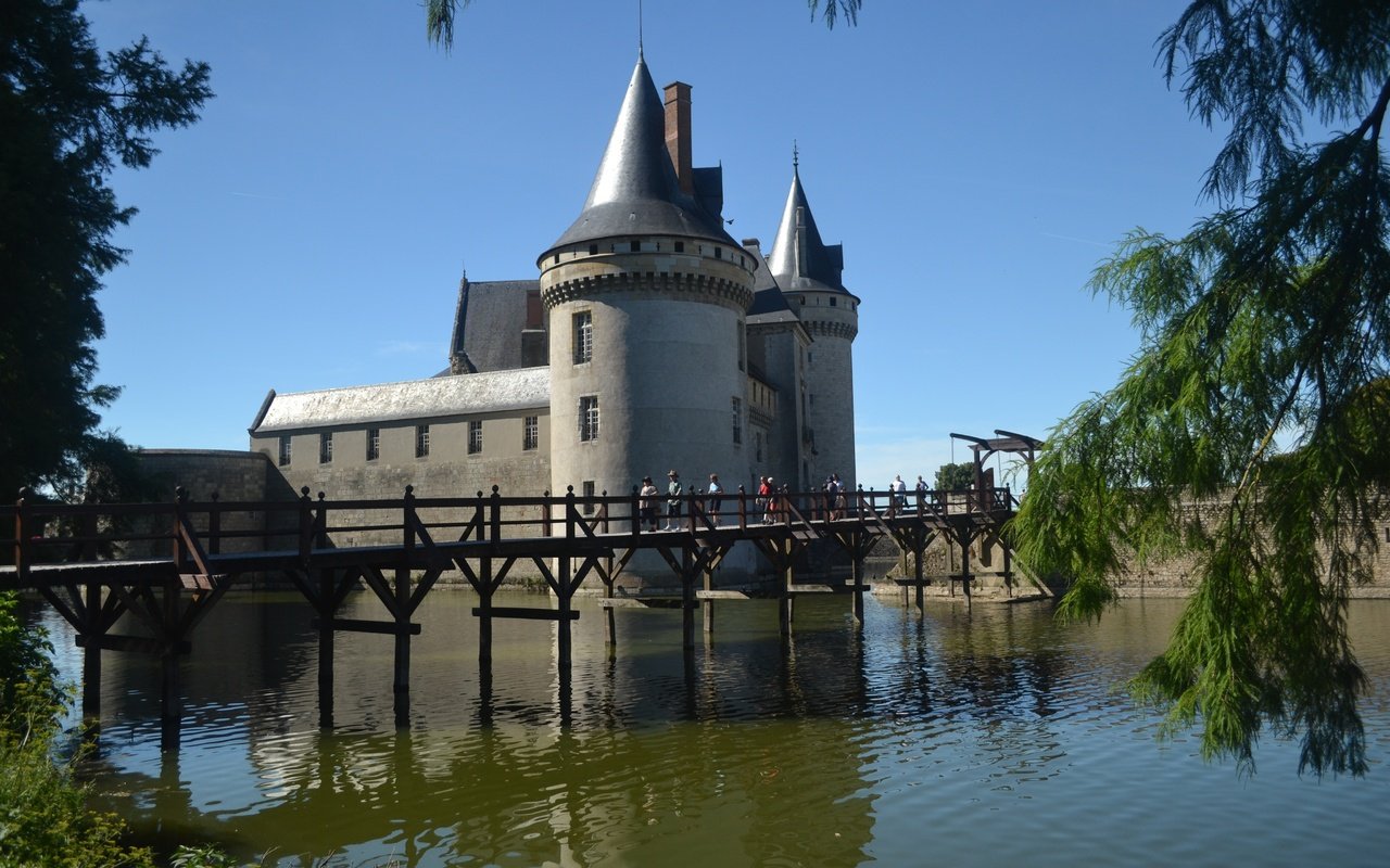 Обои мост, замок, франция, chateau de sully sur loire, замок сюлли-сюр-луар, сюлли-сюр-луар, bridge, castle, france, the castle of sully-sur-loire, sully-sur-loire разрешение 4608x3072 Загрузить