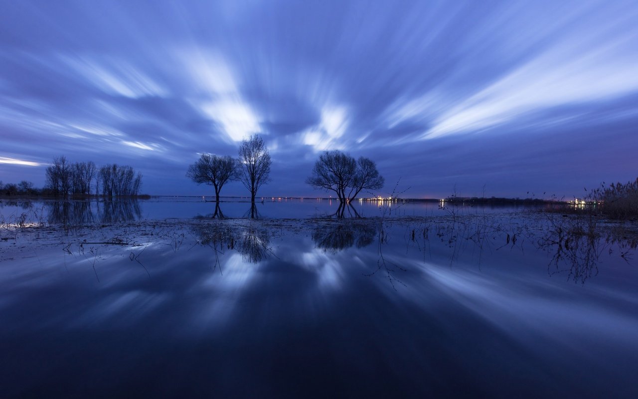 Обои деревья, вечер, озеро, отражение, trees, the evening, lake, reflection разрешение 2048x1293 Загрузить