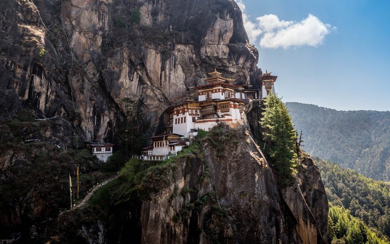 Обои скала, монастырь, бутан, taktsang- lhakhang, такцанг-лакханг, таксанг-лакханг, паро таксанг, такцанг-дзонг, гнездо тигрицы, rock, the monastery, bhutan разрешение 1920x1200 Загрузить